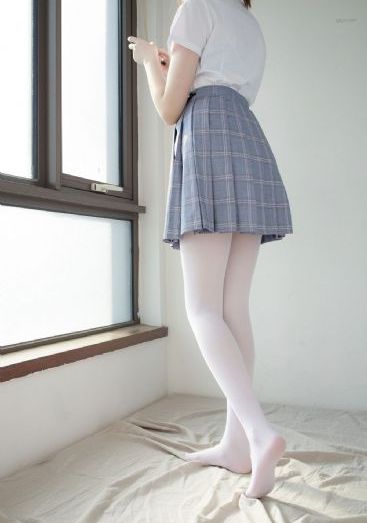 扒开她粉嫩的小缝尿进去h视频_1080P免费在线观看
